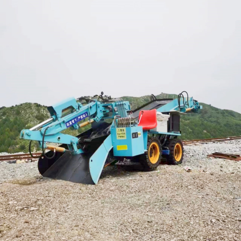 Wheel-type slag scraper
