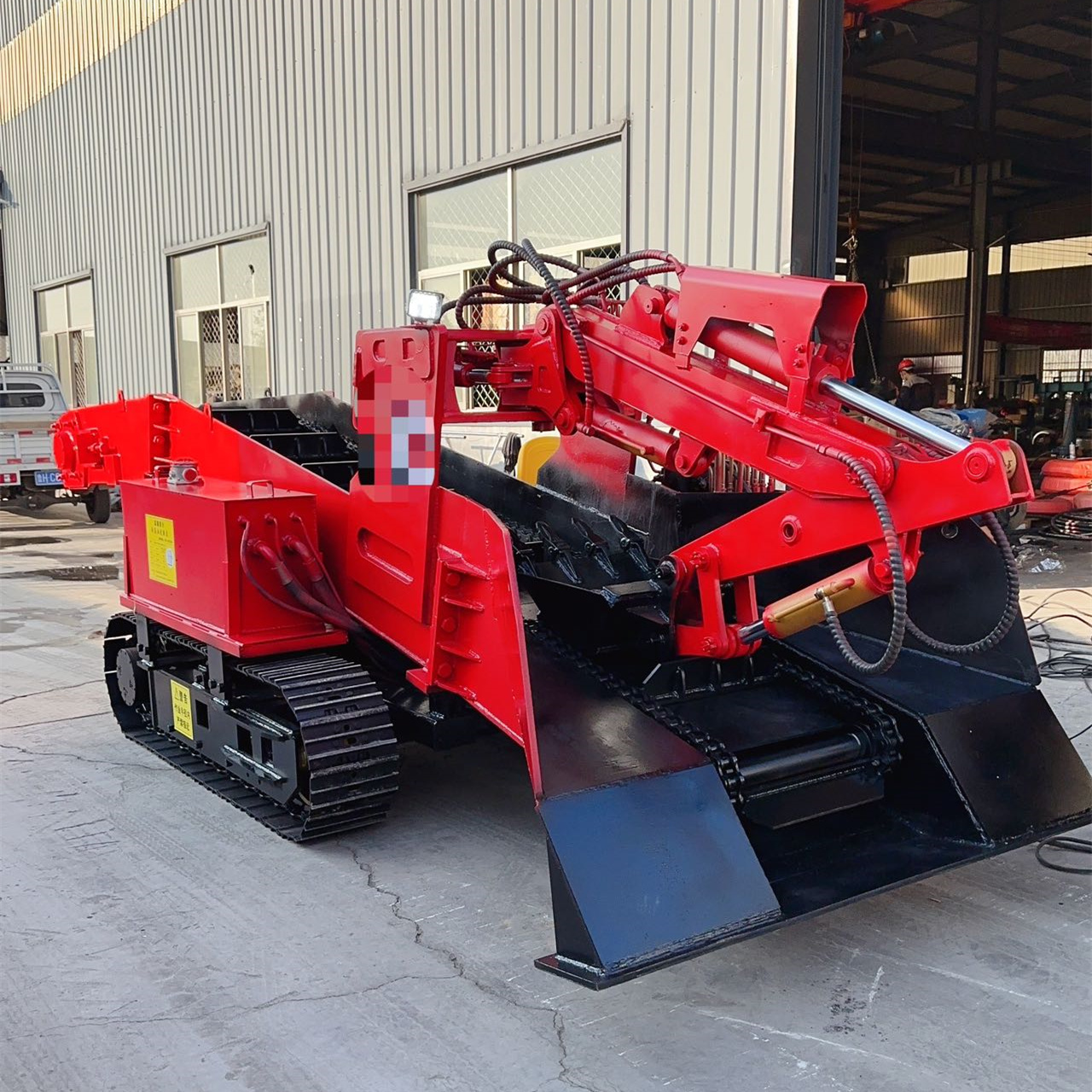 Track-type scraper