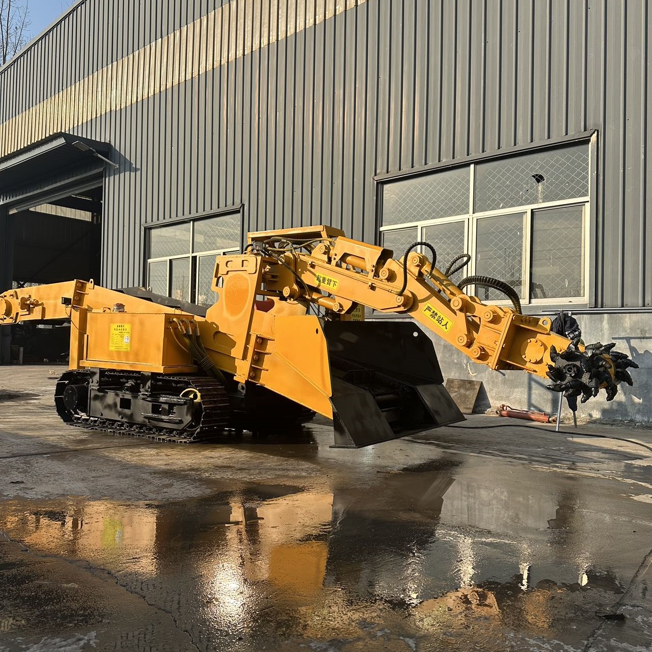 Milling excavator
